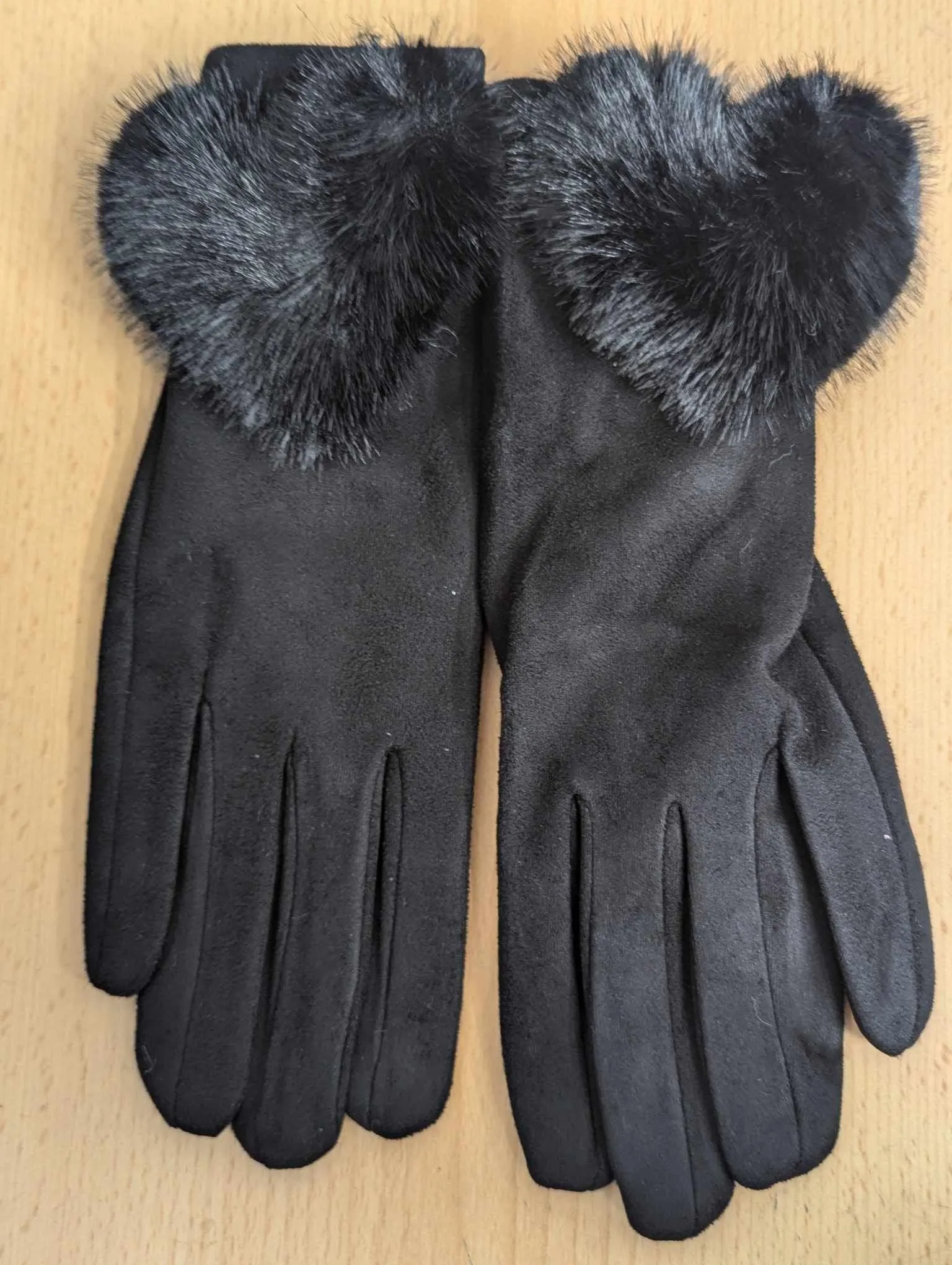 Maddox - Heart Gloves
